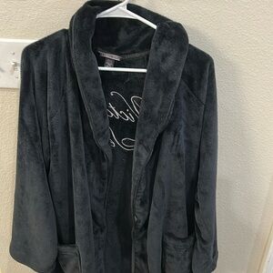 Victoria’s Secret women’s size medium/large black robe missing belt